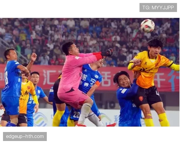 足球新势力崛起：年轻新星闪耀赛场，竞争力持续攀升