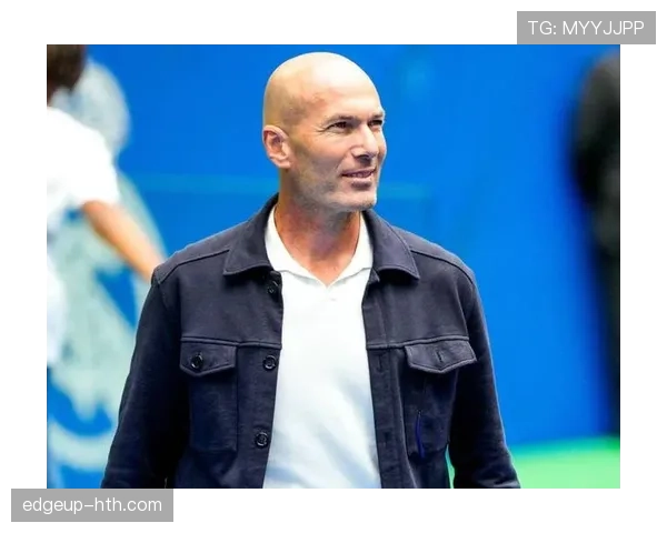 齐达内重返足坛执掌新教鞭,球迷期待再掀绿茵风暴 齐达内重返足坛执掌新教鞭,球迷期待再掀绿茵风暴